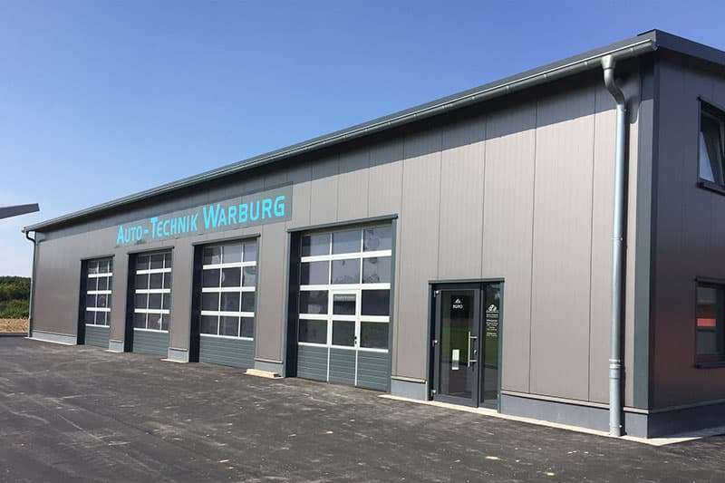 Werkstatthalle mit moderner Ausstattung - Funktionale Kfz Hallen