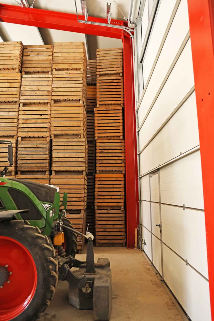 ELF Hallenbau Kartoffelhalle Kisten stapeln